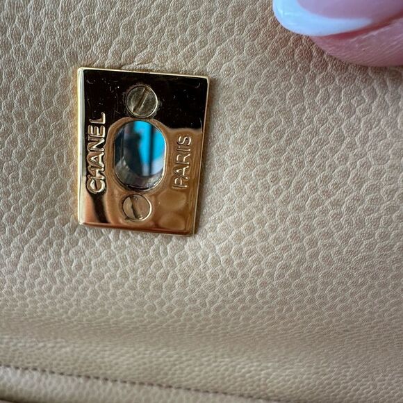 Chanel Caviar Vintage Tote Bag with Double chain straps - Picture 8 of 17